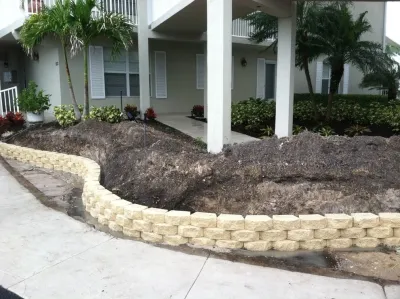 TLC LAWN / Creativescapes Landscaping LLC - Lawn Edging & Trimming in Naples, FL