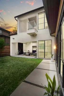 Nordic-Inspired Contemporary Courtyard by Design DCA