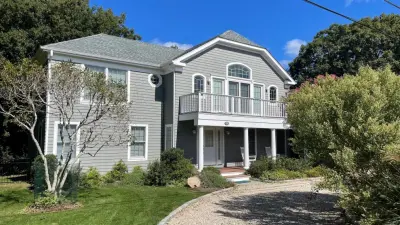 Upper Level Expansion and Deck Revamp by Daniel Koplowitz Architect
