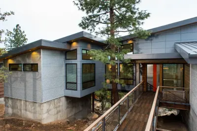 Awbrey Butte Tree Home by Neal Huston & Associates