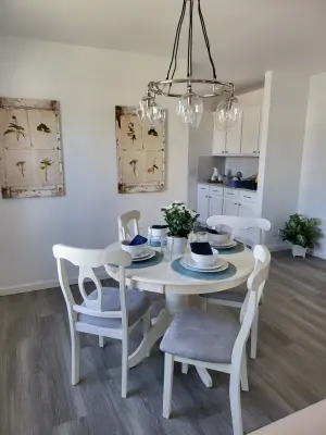 Brick Road Avenue, Jarrell, Texas — Interior Design & Decorating project by Show-Off Home LLC