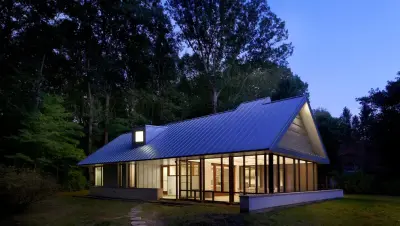 Harbert Cabin by Searl Lamaster Howe Architects