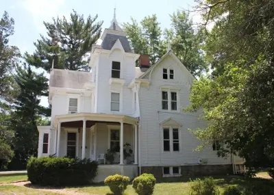 Victorian on Montgomery Street by HD Squared Architects, LLC