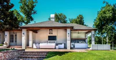 Lionel F Bailey AIA Architect LLC - Custom Home Builders in Baton Rouge, LA