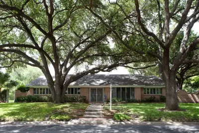 ORANGE MADE architecture - Kitchen Remodeling in Mcallen, TX