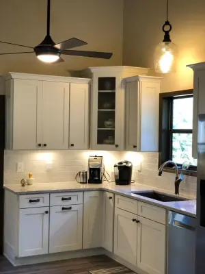 Roswell Classic Kitchen by Rosa Moreno Kitchens