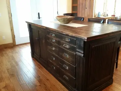 Whitley South Kitchen by Roanoke Woodworking Inc.
