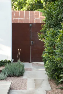 central austin back yard — Landscape Design project by D-CRAIN Design And Construction in Austin