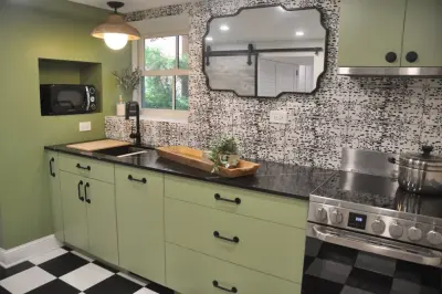 CITY LINKAGE — Kitchen Remodeling project by Denise Hauser Design Co.