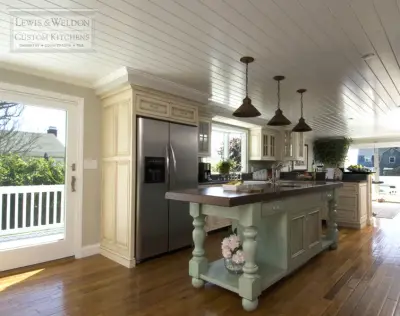 Yarmouth West by Lewis & Weldon Custom Kitchens