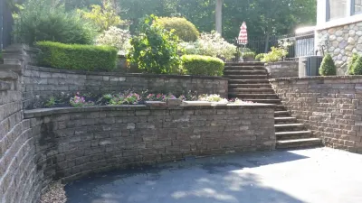 The Wall — Landscape Design project by Engledow Estates in Indianapolis