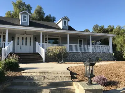 LAKEVIEW HEIGHTS by Lighthouse Painting Contractors Inc.