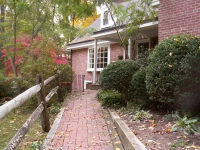 Entrance Patio & Garden Walkway by GLDesigns
