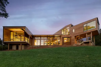 Contemporary Laurel Ledge by Living Stone Design + Build