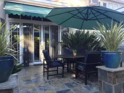 Intimate Outdoor Room by Michael Glassman & Associates