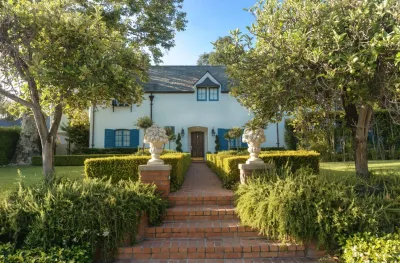 English Garden by Pacific Outdoor Living