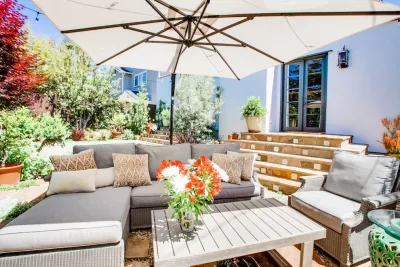 SPANISH MODERN — Landscape Design project by Paradise Gardens Landscape Design Inc in Los Angeles