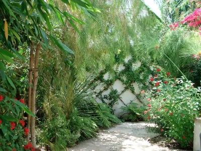 Beverlywood — Landscape Design project by Paradise Gardens Landscape Design Inc