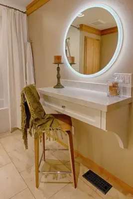 Fernan Lake Guest Bathroom — Kitchen Remodeling project by De Tomes