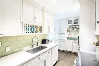 Upper East Side Apartment near Gracie Mansion by Holzman Interiors, Inc.