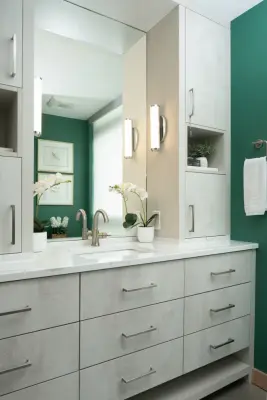 Contemporary Main Bathroom — Kitchen Remodeling project by Tricia Hauser Tidemann