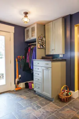 Entryways, Storage Areas, and Wardrobes by Dawn Willis, Great Spaces Inc.