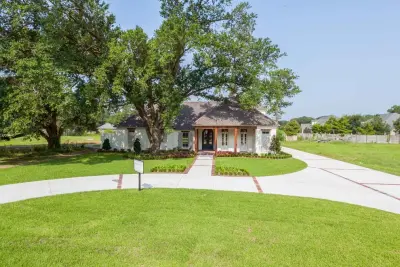 Baton Rouge Oak Estates — Home Renovation & Remodeling Services project by Craft Realty Interiors Homes