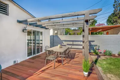 Pearl Remodeling - Garage Door Installation & Repair in Reseda, CA