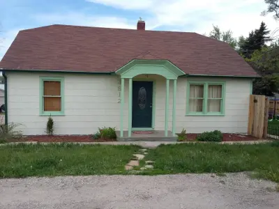 Phil's Pro Painting and Home Improvements - Flooring Installation Services in Evans, CO