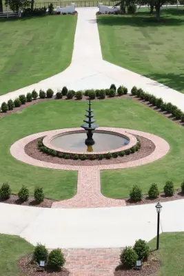 Lenoir Estate by SGK Landscapes