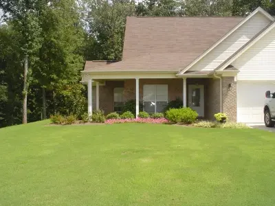 Sportsman Lawn and Landscape - Tree Planting & Transplanting in Tupelo, MS