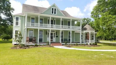 Classic Front Yard Landscaping in Lake Charles — Landscape Construction project by Twisted Vines Lawn & Landscaping