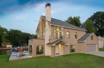 Tracy Mitchell Custom Homes, Inc - Garage Door Installation & Repair in Tool, TX