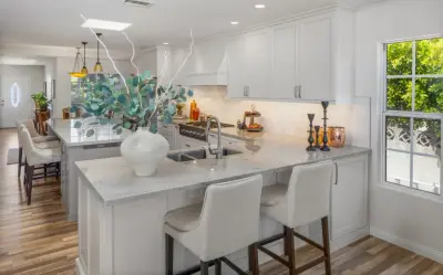 Traditional Kitchen and Main Bathroom — Kitchen Remodeling project by Signature Designs Kitchen | Bath | Interiors