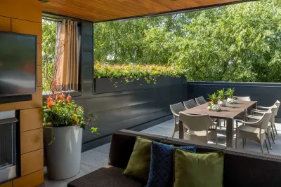 Urban Lanai by Chicago Specialty Gardens, Inc.