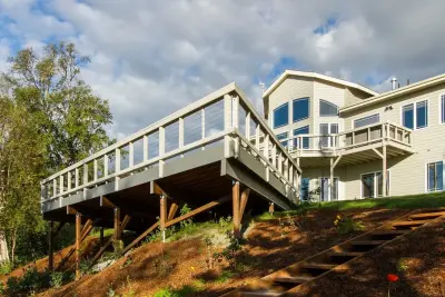 Elevated Deck with Scenic View, Trex and Cable, Treeline Construction — Design-Build Services project by Treeline Construction