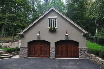 Separate garage — Design-Build Services project by Hendolhurst Homes Inc.
