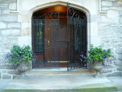 Gardenalia Property Services, LLC - Fence Installation in Pittsburgh, PA