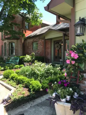 Seasonal Container Gardening: Traditional Spring and Summer — Landscape Design project by Colonial Hills