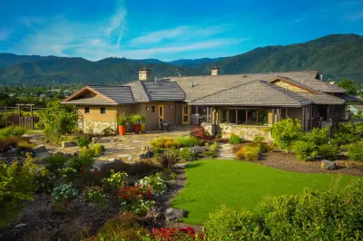 Laurie Sager and Associates Landscape Architects - Patio Design & Installation in Jacksonville, OR