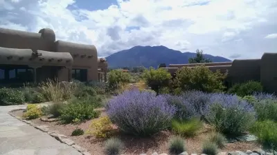 Taos Water-Efficient Landscaping — Landscape Design project by Taos Landscaping