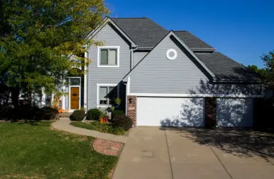 White Castle Roofing - Roofing & Gutter Services in Omaha, NE