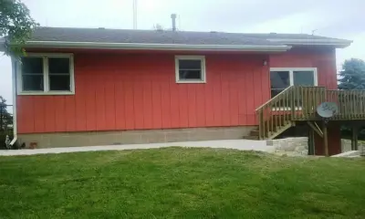 Red Insulated Vinyl Installation at 1621 Wink Ave, Yale, IA 50277 – 8511 Homeowners by Midwest Construction & Supply INC