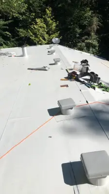 E And E Roofing Llc - Roofing & Gutter Services in Seattle, WA