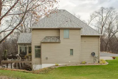 Quarve Contracting INC - Roofing & Gutter Services in Minneapolis, MN