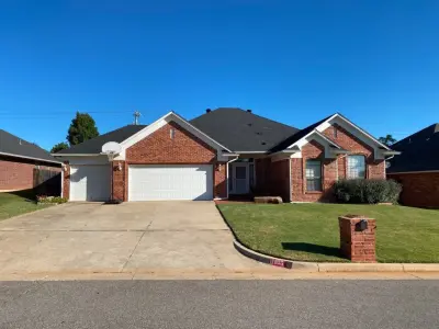 NS Roofing LLC - Roofing & Gutter Services in Mustang, OK