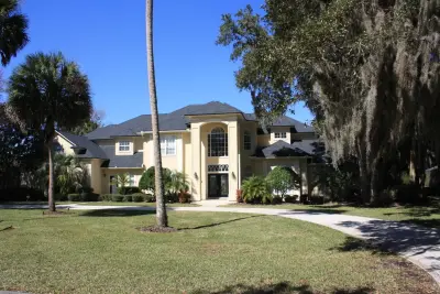 SNC Square, LLC - Roofing & Gutter Services in Jacksonville, FL