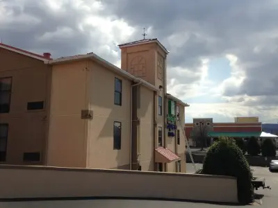 Right Choice Seamless Gutters - Roofing & Gutter Services in Ruckersville, VA