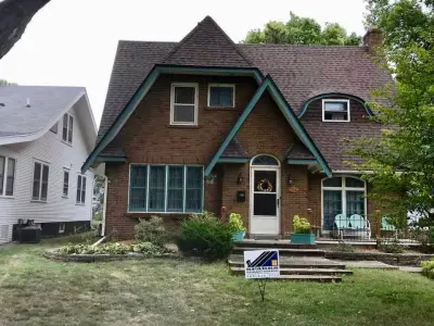 Sparks Construction LLC - Roofing & Gutter Services in Hudson, IL