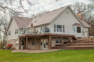 Quarve Contracting INC - Roofing & Gutter Services in Minneapolis, MN
